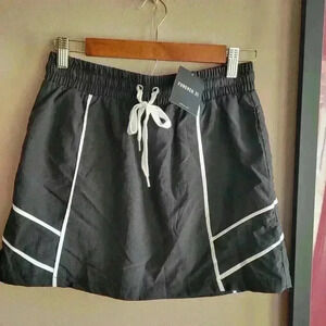 Brand New Forever 21 Black/White Stripes Skirt Size Medium Elastic Waist Pockets
